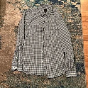 H&M XS Green and White button up, barely worn, all buttons in good condition